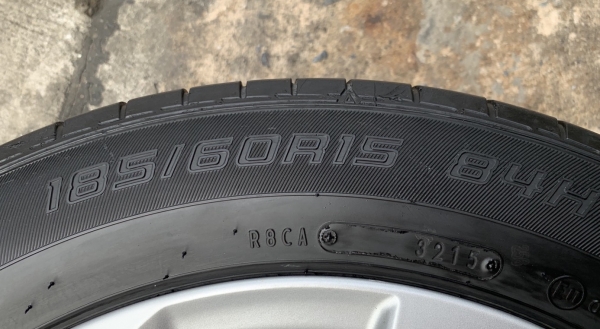ล้อแม็ก Toyota Vios Yaris 8 ก้าน ขอบ 15 พร้อมยาง 185-60-15 Dunlop ปี 15 แม็กสภาพดี ดอกยางหนา