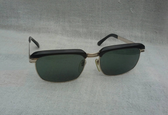 แว่นตาเยอรมันวินเทจยุค '70s ทองโกลด์ฟิลด์ 14 K สัดส่วนทองคำบริสุทธิ์ 58.33 \% ล้ำค่า ! หายาก ! แว่นตาเยอรมันวินเทจยุค '70s ทองโกลด์ฟิลด์ 14 K สัดส่วนทองคำบริสุทธิ์ 58.33 \% ล้ำค่า ! หายาก !