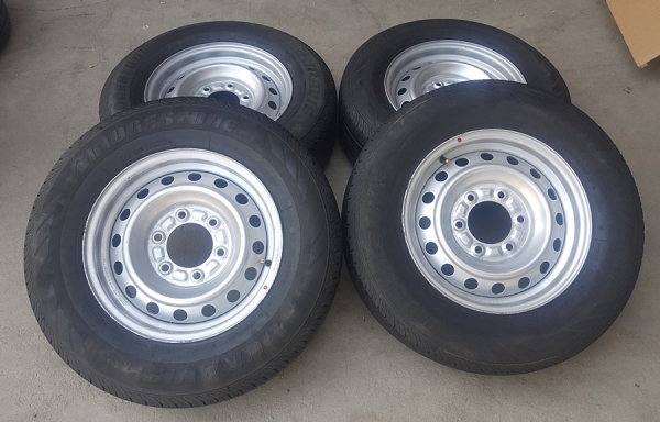 ล้อกะทะขอบ15 6รู139 ยางBRIDGESTONE  4 ล้อ