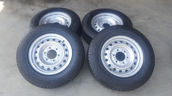 ล้อกะทะขอบ15 6รู139 ยาง215/70/15  4 ล้อ