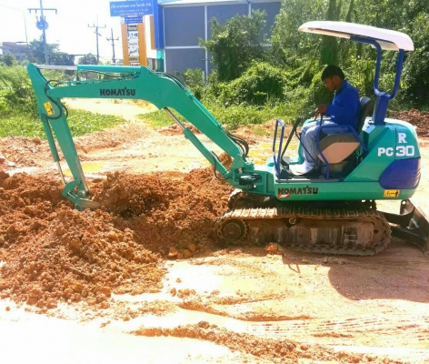 มี VDO ให้ชม.KOMATSU PC30-7 ราคา 310000