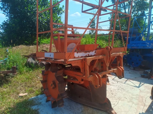 ขายเครื่องปลูกอ้อยรถไถฟอร์ด