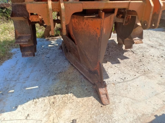 ขายเครื่องปลูกอ้อยรถไถฟอร์ด