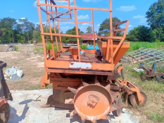 ขายเครื่องปลูกอ้อยรถไถฟอร์ด