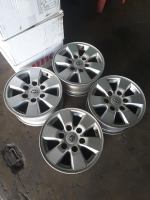 Max  Vigo ขอบ 15*7 สภาพเดิมๆ สวยๆ 1ชุด