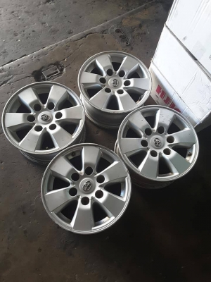 Max  Vigo ขอบ 15*7 สภาพเดิมๆ สวยๆ 1ชุด