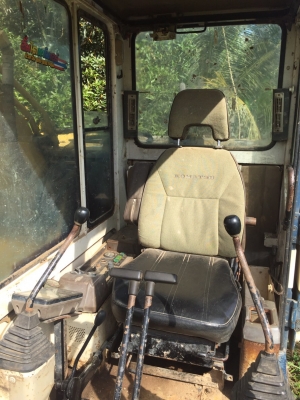 รถแบคโฮ PC200 รุ่น5 มีไลน์แย็ก  สภาพพร้อมใช้งาน