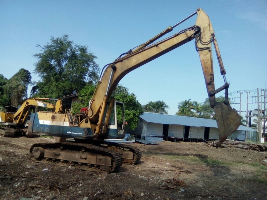 รถแบคโฮ PC200 รุ่น5 มีไลน์แย็ก  สภาพพร้อมใช้งาน