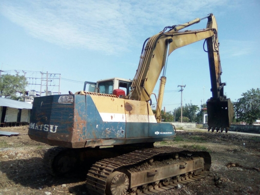 รถแบคโฮ PC200 รุ่น5 มีไลน์แย็ก  สภาพพร้อมใช้งาน