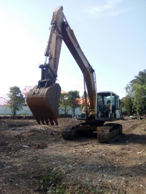 รถแบคโฮ PC200 รุ่น5 มีไลน์แย็ก  สภาพพร้อมใช้งาน