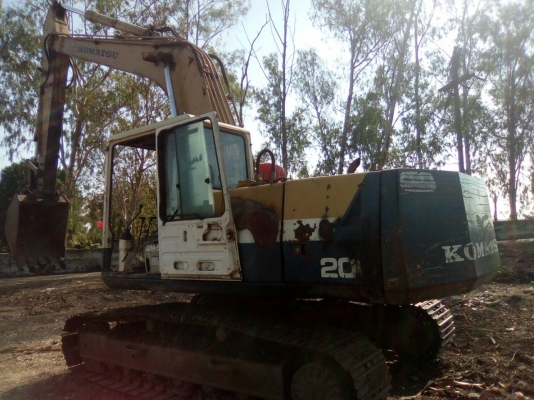 รถแบคโฮ PC200 รุ่น5 มีไลน์แย็ก  สภาพพร้อมใช้งาน