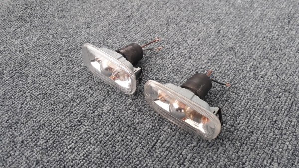 ไฟเลี้ยวแก้ม Audi A3 A4 A6 S4 RS4 RS6 แท้ แบบเลนส์ใส