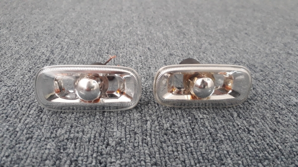 ไฟเลี้ยวแก้ม Audi A3 A4 A6 S4 RS4 RS6 แท้ แบบเลนส์ใส