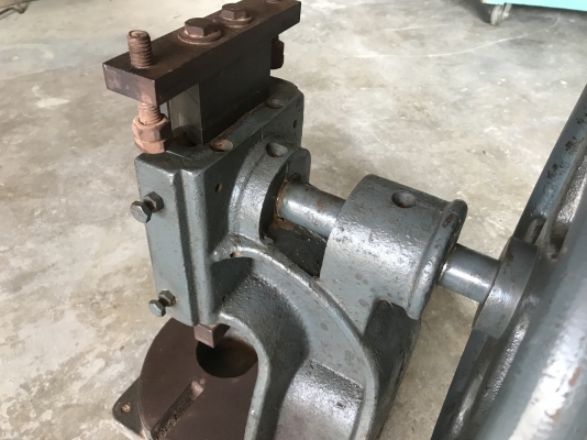 ขายแท่นปั๊มพวงมาลัย รุ่นตัวใหญ่ สภาพสวยใหม่มาก แท่นแน่นโครงสร้างแข็งแรง ใช้งานมาน้อย