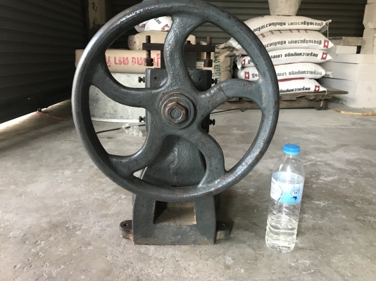 ขายแท่นปั๊มพวงมาลัย รุ่นตัวใหญ่ สภาพสวยใหม่มาก แท่นแน่นโครงสร้างแข็งแรง ใช้งานมาน้อย