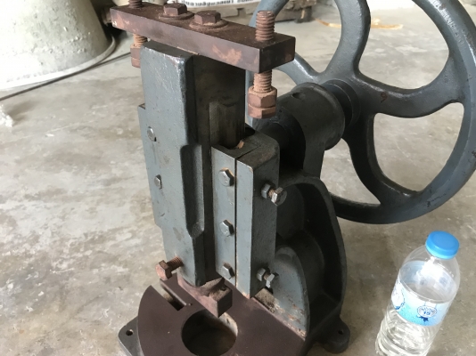 ขายแท่นปั๊มพวงมาลัย รุ่นตัวใหญ่ สภาพสวยใหม่มาก แท่นแน่นโครงสร้างแข็งแรง ใช้งานมาน้อย