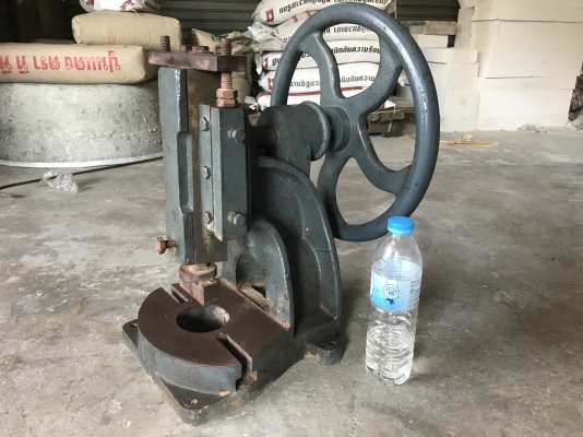 ขายแท่นปั๊มพวงมาลัย รุ่นตัวใหญ่ สภาพสวยใหม่มาก แท่นแน่นโครงสร้างแข็งแรง ใช้งานมาน้อย