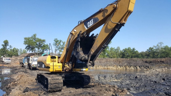 ขาย แบคโฮ CAT 320D กระบอกดำ รถสวยเต็มทุกระบบ ใช้งาน 9,000 ชม. เล่มทะเบียนเต็มพร้อมโอน