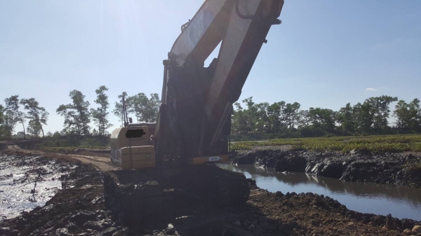 ขาย แบคโฮ CAT 320D กระบอกดำ รถสวยเต็มทุกระบบ ใช้งาน 9,000 ชม. เล่มทะเบียนเต็มพร้อมโอน