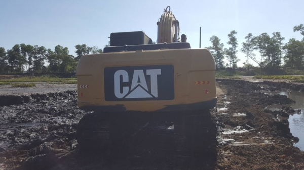 ขาย แบคโฮ CAT 320D กระบอกดำ รถสวยเต็มทุกระบบ ใช้งาน 9,000 ชม. เล่มทะเบียนเต็มพร้อมโอน