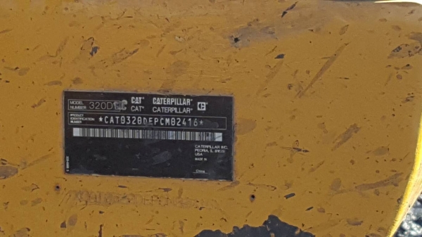 ขาย แบคโฮ CAT 320D กระบอกดำ รถสวยเต็มทุกระบบ ใช้งาน 9,000 ชม. เล่มทะเบียนเต็มพร้อมโอน