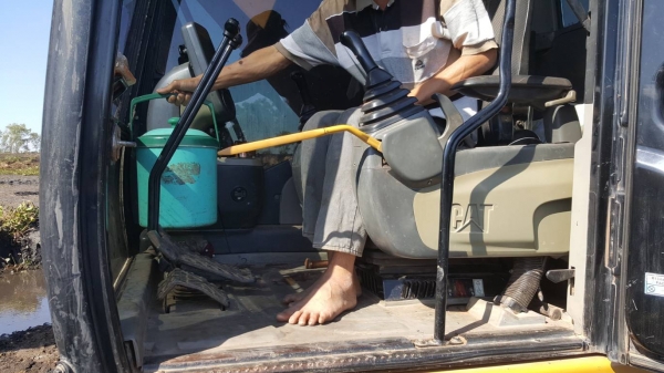 ขาย แบคโฮ CAT 320D กระบอกดำ รถสวยเต็มทุกระบบ ใช้งาน 9,000 ชม. เล่มทะเบียนเต็มพร้อมโอน