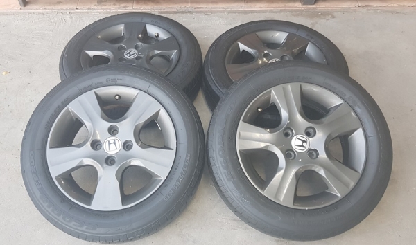 ขายล้อHONDA ขอบ15 4รู100 ยาง175/65/15  4 ล้อ