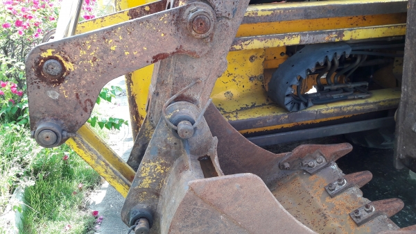 ขาย รถตักหน้าขุดหลัง JCB 3CX เล่มทะเบียน ราคา 320,000 บาท 084-5424150