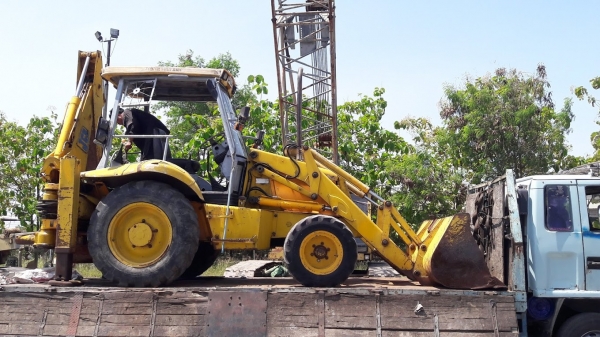 ขาย รถตักหน้าขุดหลัง JCB 3CX เล่มทะเบียน ราคา 320,000 บาท 084-5424150 ขาย รถตักหน้าขุดหลัง JCB 3CX เล่มทะเบียน ราคา 320,000 บาท 084-5424150