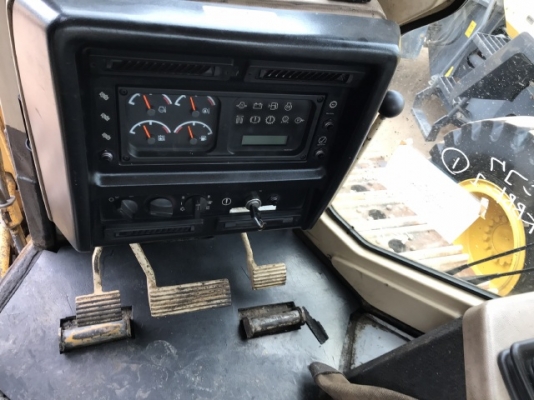 ขายรถดันดิน CAT D5M (3,XXX ชั่วโมง) นำเข้าเองจากญี่ปุ่น สภาพสวยพร้อมใช้ มีVDOการทำงานครับ ขายรถดันดิน CAT D5M (3,XXX ชั่วโมง) นำเข้าเองจากญี่ปุ่น สภาพสวยพร้อมใช้ มีVDOการทำงานครับ