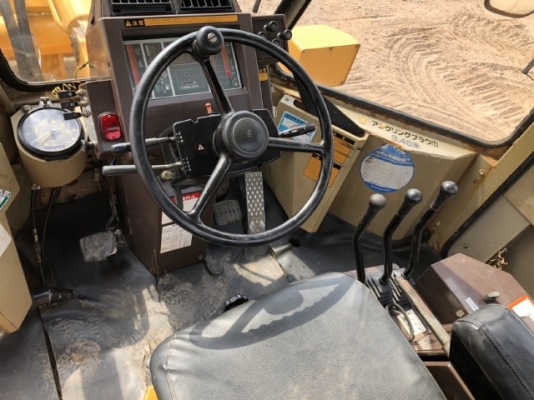 ขายรถตักล้อยาง KOMATSU WA200-1 นำเข้าเองจากญี่ปุ่น สภาพสวยพร้อมใช้ มีVDOการทำงานครับ