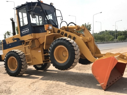 ขายรถตักล้อยาง KOMATSU WA200-1 นำเข้าเองจากญี่ปุ่น สภาพสวยพร้อมใช้ มีVDOการทำงานครับ