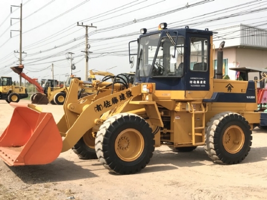 ขายรถตักล้อยาง KOMATSU WA200-1 นำเข้าเองจากญี่ปุ่น สภาพสวยพร้อมใช้ มีVDOการทำงานครับ