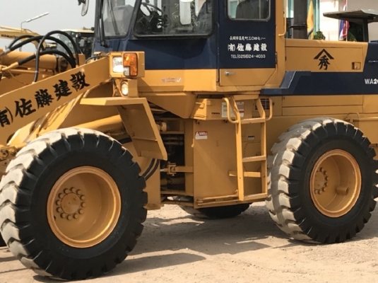 ขายรถตักล้อยาง KOMATSU WA200-1 นำเข้าเองจากญี่ปุ่น สภาพสวยพร้อมใช้ มีVDOการทำงานครับ