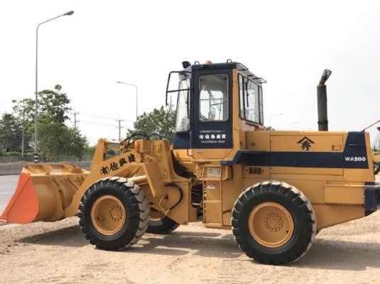 ขายรถตักล้อยาง KOMATSU WA200-1 นำเข้าเองจากญี่ปุ่น สภาพสวยพร้อมใช้ มีVDOการทำงานครับ