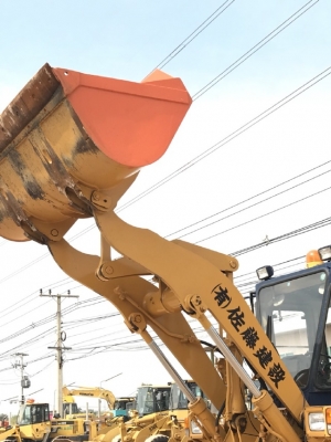 ขายรถตักล้อยาง KOMATSU WA200-1 นำเข้าเองจากญี่ปุ่น สภาพสวยพร้อมใช้ มีVDOการทำงานครับ