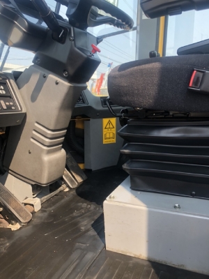 ขายรถตักล้อยาง KAWASAKI 70ZV-2 ปี 2012 (เทียบเท่า WA320) นำเข้าเองจากญี่ปุ่น สภาพสวยพร้อมใช้ มีVDOการทำงานครับ