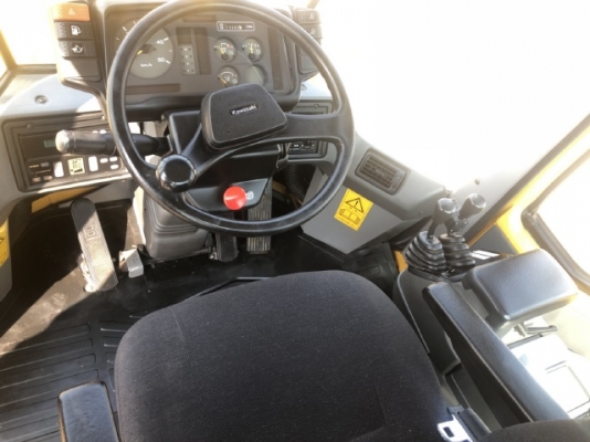 ขายรถตักล้อยาง KAWASAKI 70ZV-2 ปี 2012 (เทียบเท่า WA320) นำเข้าเองจากญี่ปุ่น สภาพสวยพร้อมใช้ มีVDOการทำงานครับ