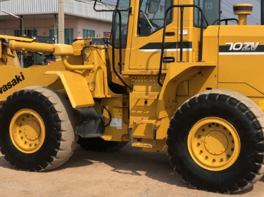 ขายรถตักล้อยาง KAWASAKI 70ZV-2 ปี 2012 (เทียบเท่า WA320) นำเข้าเองจากญี่ปุ่น สภาพสวยพร้อมใช้ มีVDOการทำงานครับ