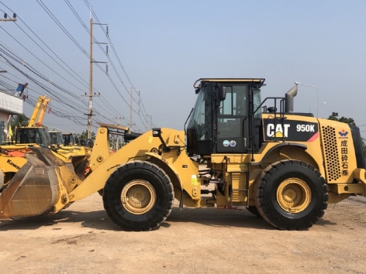ขายรถตักล้อยาง CAT 950K ปี 2013 นำเข้าเองจากญี่ปุ่น สภาพสวยพร้อมใช้ มีVDOการทำงานครับ