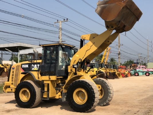 ขายรถตักล้อยาง CAT 950K ปี 2013 นำเข้าเองจากญี่ปุ่น สภาพสวยพร้อมใช้ มีVDOการทำงานครับ