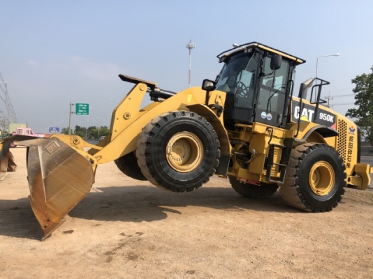 ขายรถตักล้อยาง CAT 950K ปี 2013 นำเข้าเองจากญี่ปุ่น สภาพสวยพร้อมใช้ มีVDOการทำงานครับ ขายรถตักล้อยาง CAT 950K ปี 2013 นำเข้าเองจากญี่ปุ่น สภาพสวยพร้อมใช้ มีVDOการทำงานครับ