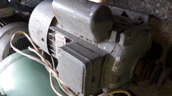 ขาย !! มอเตอร์.จีน.ขนาด1.5แรง220v.พร้อมใช้งาน ขาย !! มอเตอร์.จีน.ขนาด1.5แรง220v.พร้อมใช้งาน