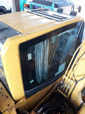 ขายรถแบคโฮ KOMATSU PC130-8สวยเดิมๆ 7000 ชม. ขายรถแบคโฮ KOMATSU PC130-8สวยเดิมๆ 7000 ชม.