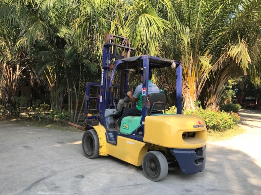 ขายFORKLIFT KOMATSU FD25-12(2.5ตัน)งากระดก(งายาว) เสา4.0เมตร สวยเดิมจากญี่ปุ่น ยังไม่เคยใช้ในไทย 285,000เท่านั้น!!