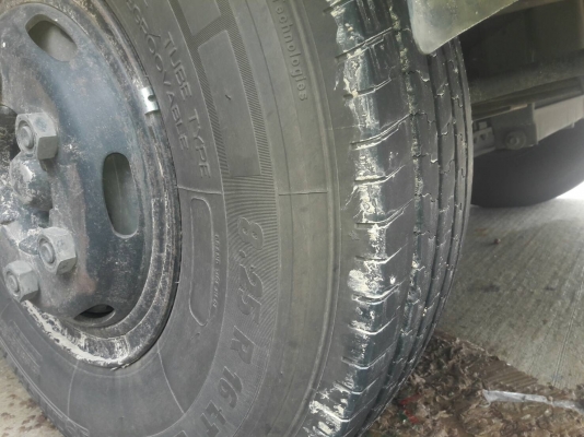 รถอีซูซุ 6 ล้อ ( ไม่ดั้ม ) NPR 150 แรงม้า. ปี 57. , ( รถวิ่ง 4xx,xxx กม. ) สนใจติดต่อ 081 - 6079515