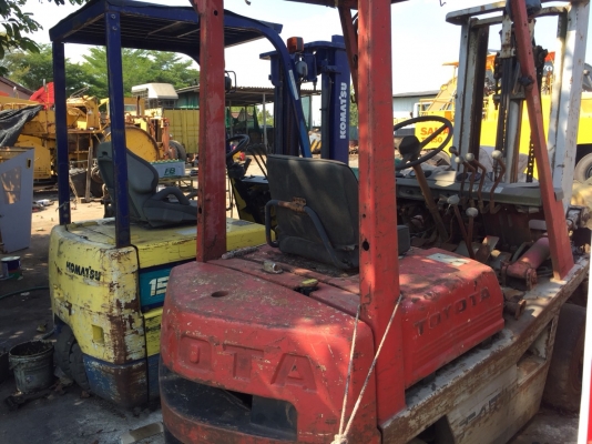 ขายด่วยโฟล์คลิฟKOMATSU ไฟฟ้า กับTOYOTA เบนซิน ขนาด1.5ตัน รถเก่านอก ขายตามสภาพ 2คัน100,000