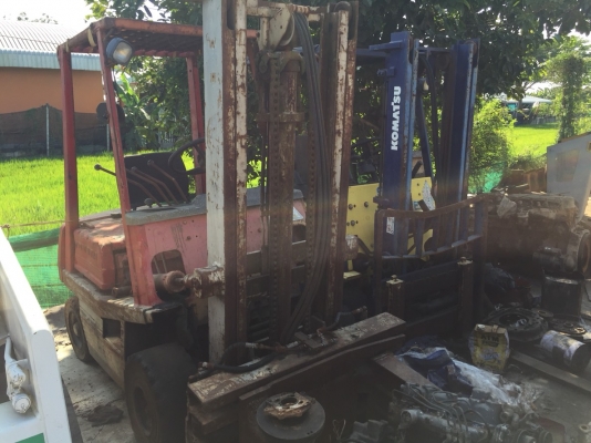 ขายด่วยโฟล์คลิฟKOMATSU ไฟฟ้า กับTOYOTA เบนซิน ขนาด1.5ตัน รถเก่านอก ขายตามสภาพ 2คัน100,000