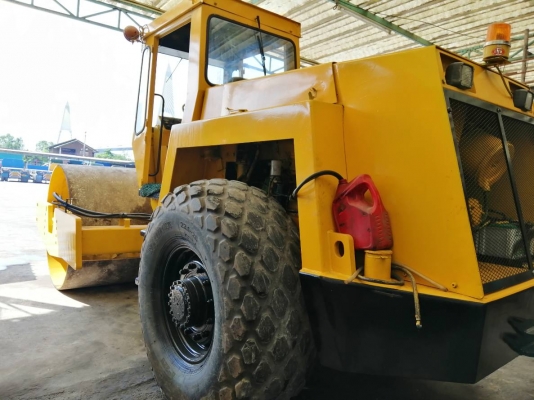 รถบดสั่นสะเทือน BOMAG (ติดจอง) รถบดสั่นสะเทือน BOMAG (ติดจอง)