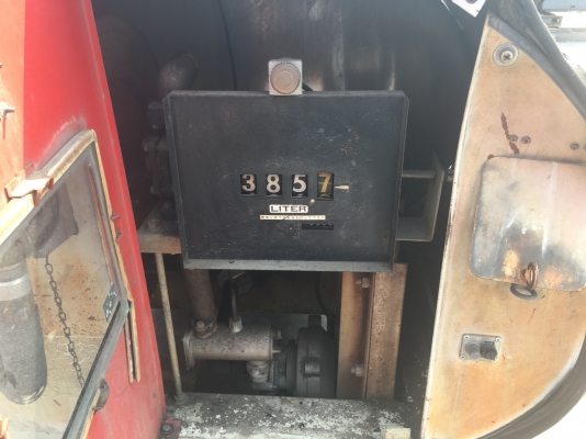 ขายถังน้ำมัน อลูมิเนียม เก่า ญี่ปุ่น ขนาดบรรจุ 2,000 ลิตร DC 12 V มีปั๊มและหัวจ่าย บอกปริมาณลิตรแบบ อะนาล็อค ขายถังน้ำมัน อลูมิเนียม เก่า ญี่ปุ่น ขนาดบรรจุ 2,000 ลิตร DC 12 V มีปั๊มและหัวจ่าย บอกปริมาณลิตรแบบ อะนาล็อค